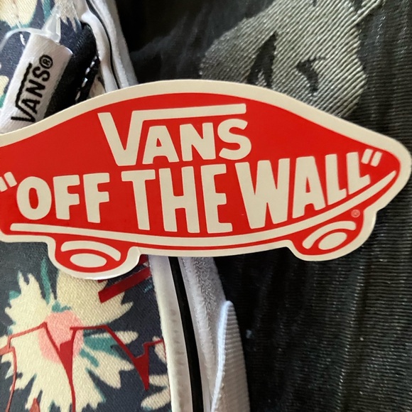 VANS Skaterboard Shoes Women’s sz 9 Slip-on Flowers +VANS graffiti-on-gray NEW - Picture 6 of 12